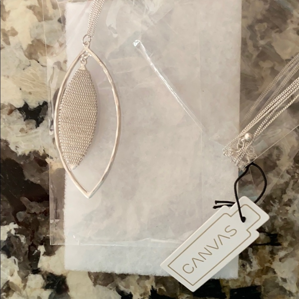 🌹Brand new Canvas brand necklace😍